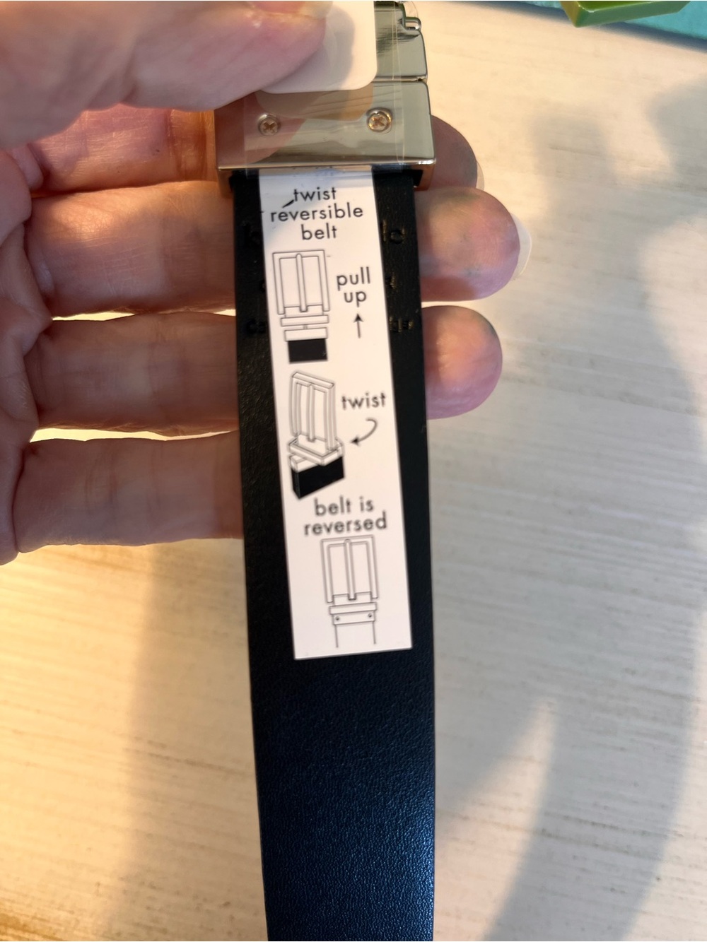 Kate Spade Twist Reversible Leather Belt Red & Black w/ Gold Tone Spade NWT  M - Picture 4 of 7